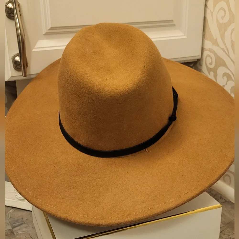 Universal Thread Tan Wool Hat - Picture 2 of 6